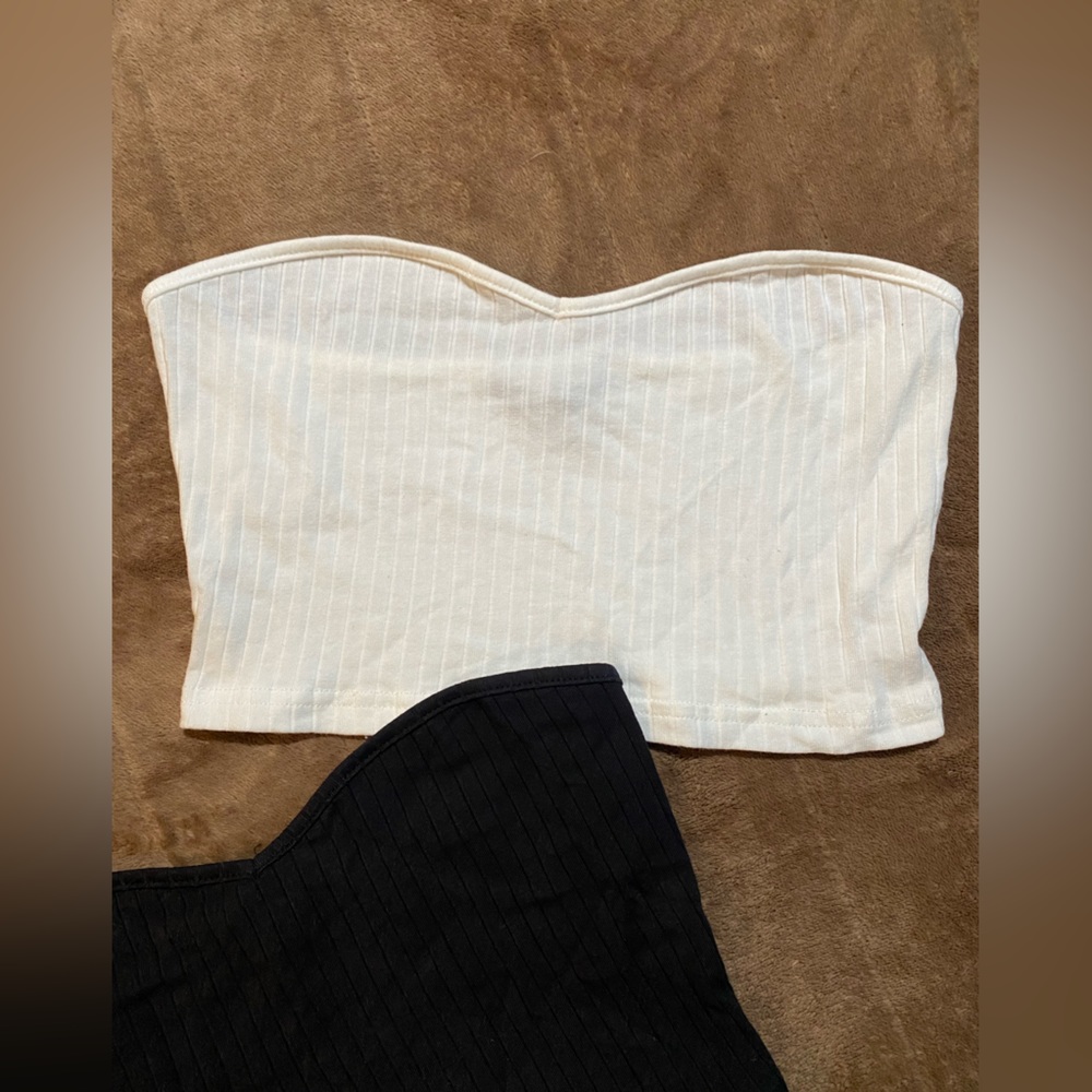 Two strapless crop top shirts size small - Picture 3 of 5